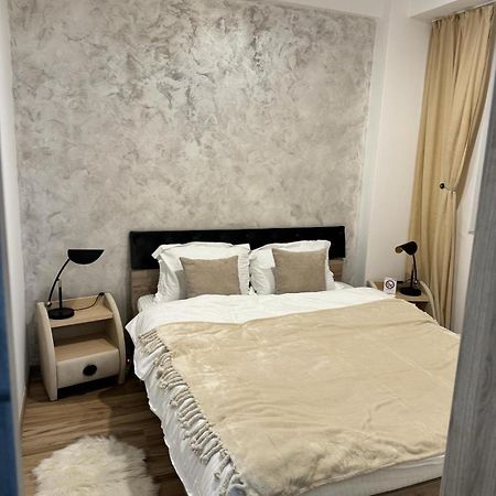 Luxury Young Residence Iasi Exteriör bild