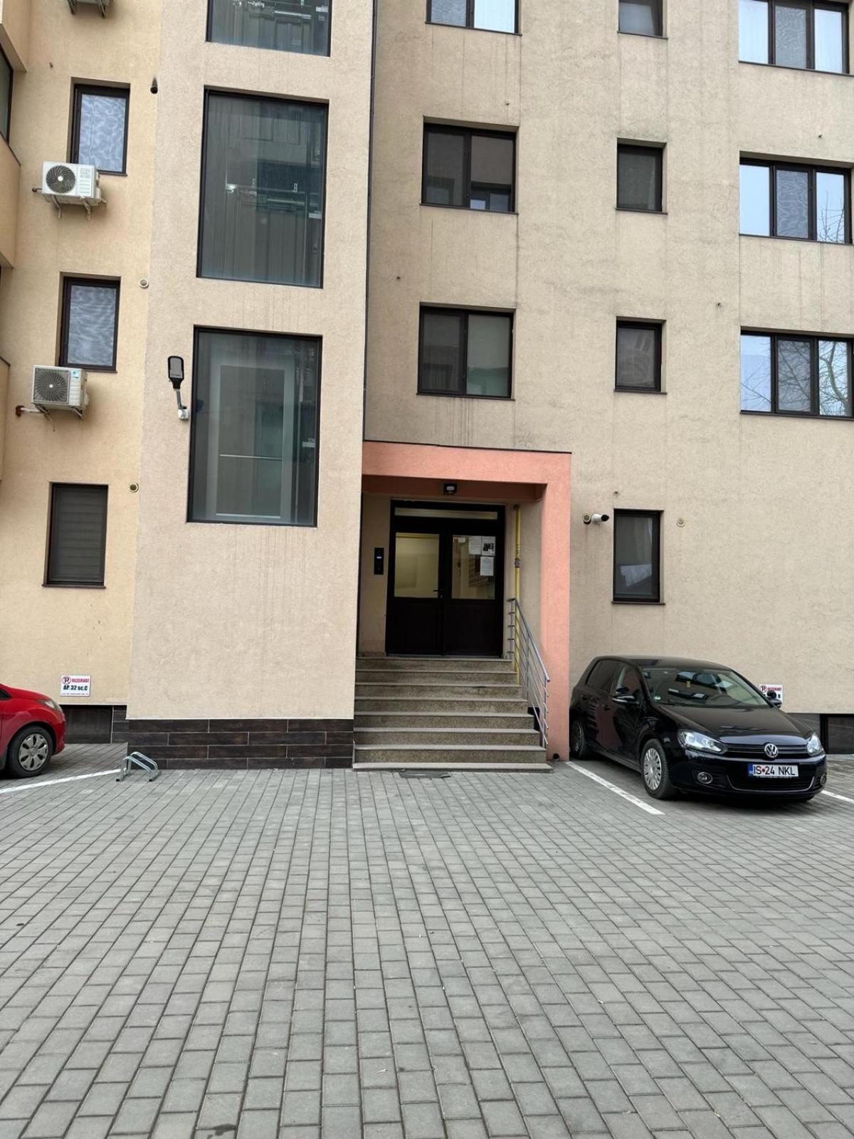 Luxury Young Residence Iasi Exteriör bild