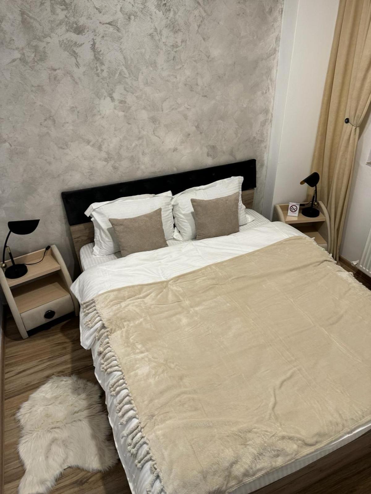 Luxury Young Residence Iasi Exteriör bild
