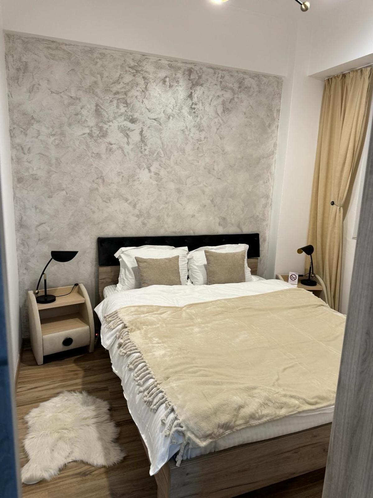 Luxury Young Residence Iasi Exteriör bild